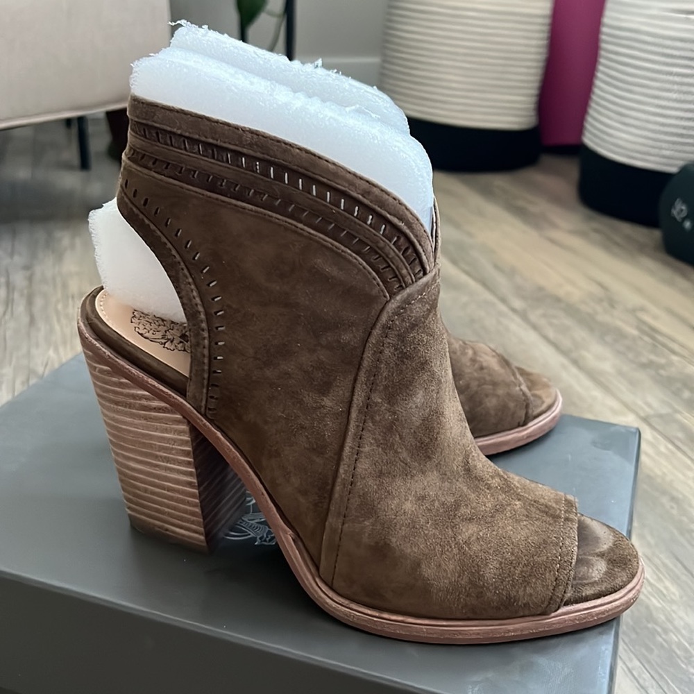 EUC Vince Camuto Koral Peep-toe booties